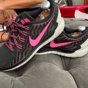 SiZe 11 women’s Nike shoes